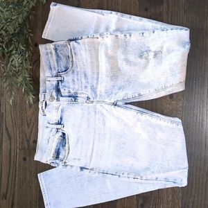 Vintage Express Mia Mid-Rise Legging Jean